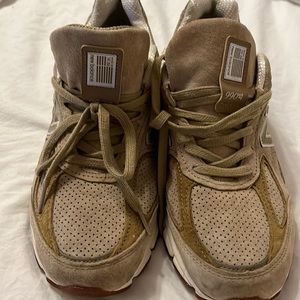 Men’s beige new balance sneakers used suede